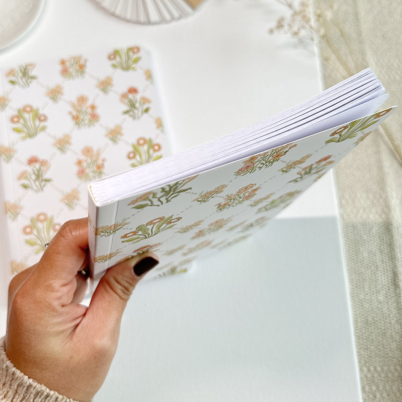 Dot Grid Notitieboek met Bloemen Softcover + Stickervel