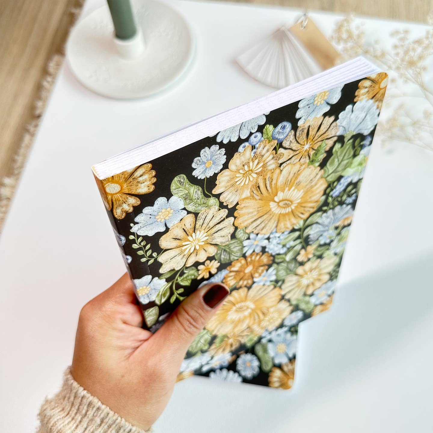 Dot Grid Notitieboek – Donker Botanische Kaft + Stickervel